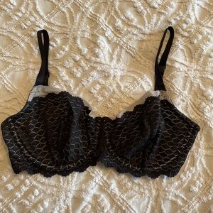 Super sexy black with grey accents b.tempt’d bra size 34DD